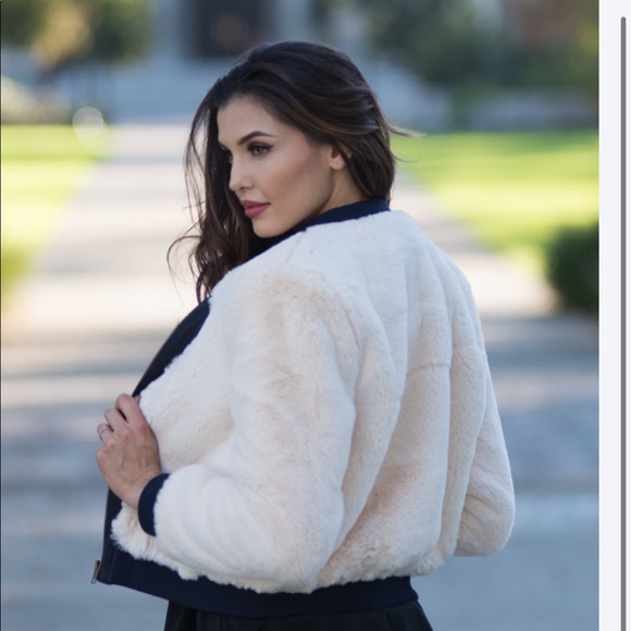 Best seller! Unique Cream fur bomber - Picture 2 of 4